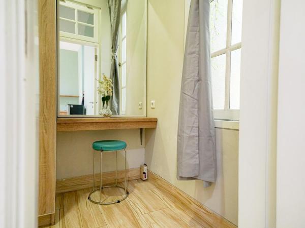 RedDoorz Premium near RS Pondok Indah La Maison : photo 6 de la chambre suite junior