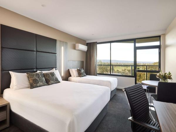 Rydges South Park Adelaide : photo 1 de la chambre chambre lits jumeaux supérieure - vue sur parc