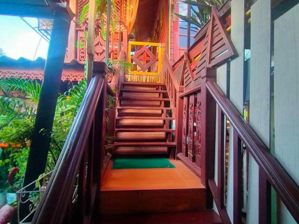 Ruenthip Homestay : photo 10 de la chambre chambre double - vue sur parc