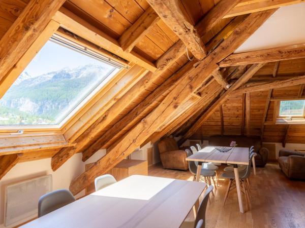 Résidence Sunêlia Les Logis d'Orres : photo 8 de la chambre appartement avec vue sur la montagne