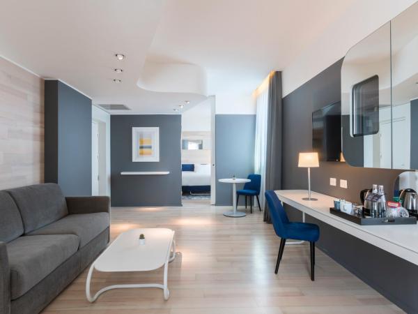 voco Milan-Fiere, an IHG Hotel : photo 1 de la chambre suite lit king-size – non-fumeurs