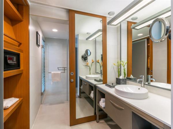 Vivanta Ahmedabad SG Highway : photo 2 de la chambre chambre lit king-size de luxe