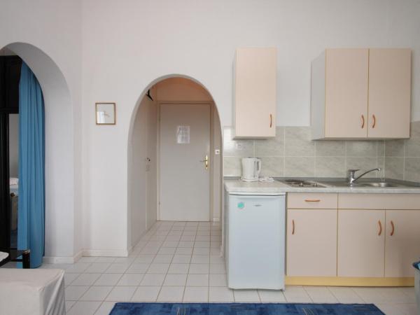 Apartments and rooms by the sea Vodice - 6182 : photo 5 de la chambre studio avec balcon et vue sur la mer