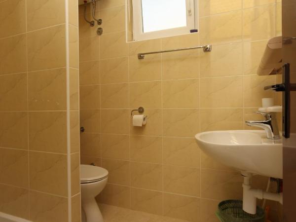 Apartments and rooms by the sea Vodice - 6182 : photo 3 de la chambre chambre double avec balcon - vue sur mer