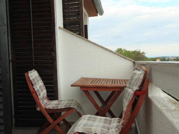 Rooms with a parking space Premantura, Medulin - 7463 : photo 5 de la chambre chambre double avec balcon - vue sur mer