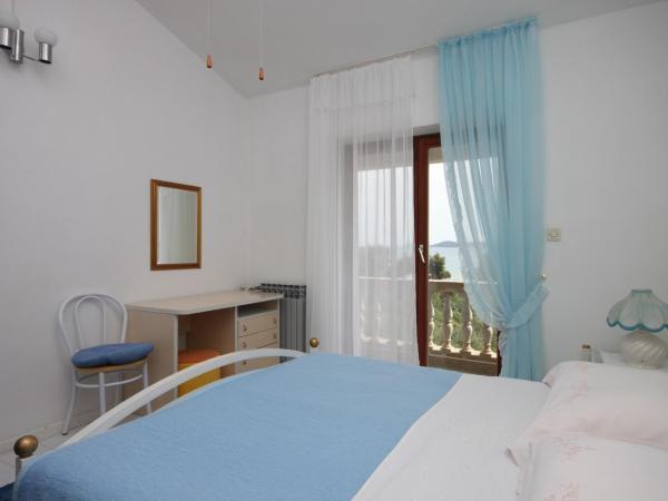 Apartments and rooms by the sea Vodice - 6182 : photo 2 de la chambre studio avec balcon et vue sur la mer