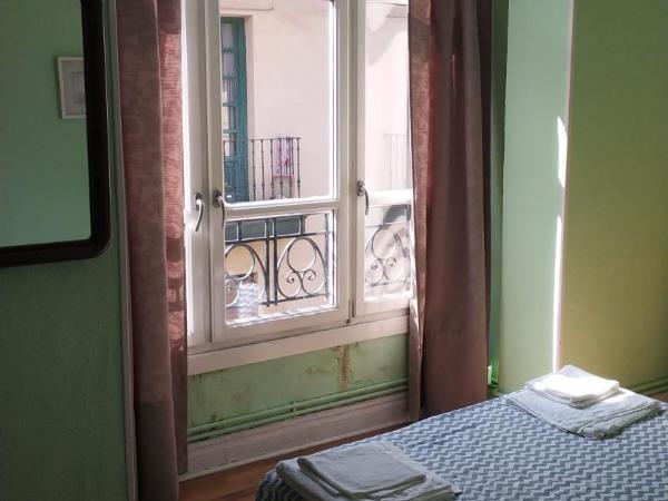 Pensión Manoli : photo 10 de la chambre chambre double basique avec salle de bains commune