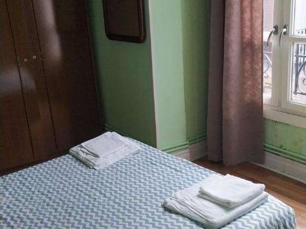 Pensión Manoli : photo 7 de la chambre chambre double basique avec salle de bains commune