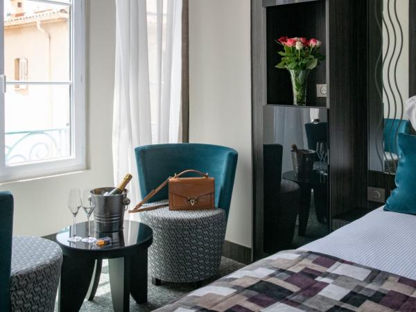 BW Premier Collection Mondial : photo 3 de la chambre suite junior double avec canapé-lit et balnéo