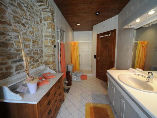 Chez Gilles hôtel resto bar SA : photo 3 de la chambre suite