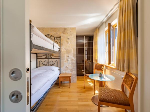 Hotel Pollux : photo 2 de la chambre chambre familiale (2 adultes et 2 enfants)