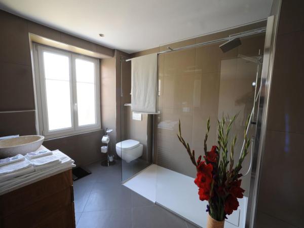 Chez Gilles hôtel resto bar SA : photo 3 de la chambre chambre simple standard avec salle de bains commune