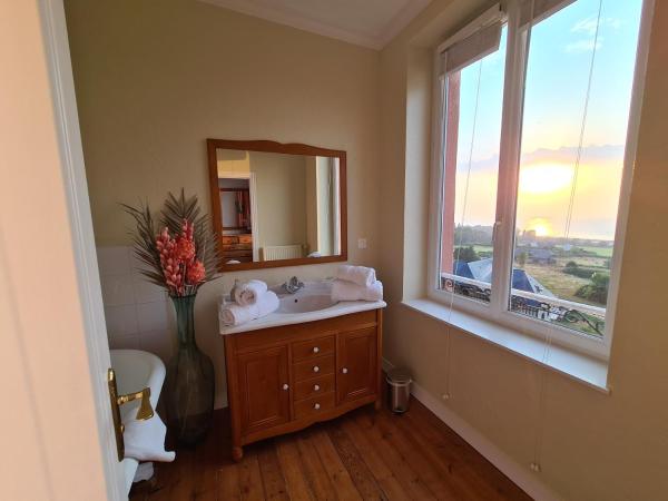 La Terrasse de l'Estuaire - Honfleur : photo 4 de la chambre chambre lit queen-size - vue sur mer