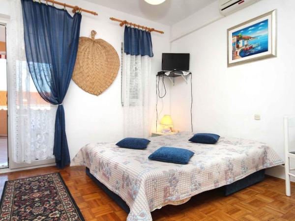 Apartments and rooms with a swimming pool Novalja, Pag - 9334 : photo 1 de la chambre appartement 1 chambre avec terrasse - vue sur mer