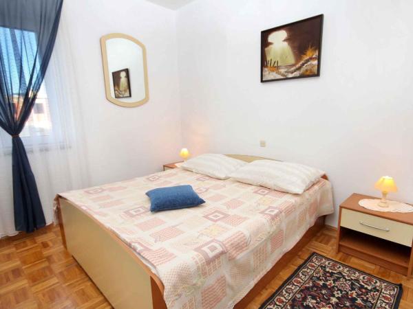 Apartments and rooms with a swimming pool Novalja, Pag - 9334 : photo 3 de la chambre appartement 1 chambre avec terrasse - vue sur mer