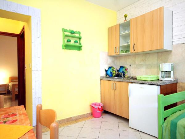 Apartments and rooms with a swimming pool Novalja, Pag - 9334 : photo 5 de la chambre appartement 1 chambre avec terrasse