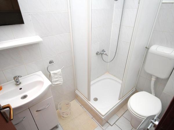 Apartments and rooms with a swimming pool Novalja, Pag - 9334 : photo 3 de la chambre chambre double