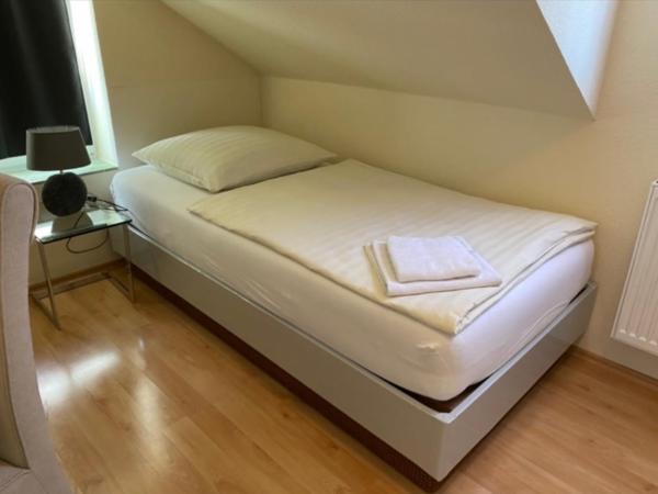 Hotel Restaurant Zagreb : photo 1 de la chambre chambre simple avec toilettes communes