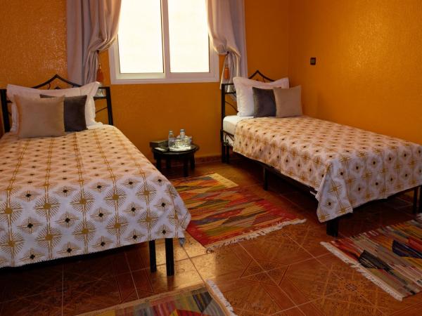 Riad Parfums de OUARZAZATE : photo 4 de la chambre chambre familiale avec salle de bains