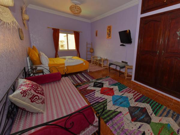 Riad Parfums de OUARZAZATE : photo 8 de la chambre chambre triple de luxe