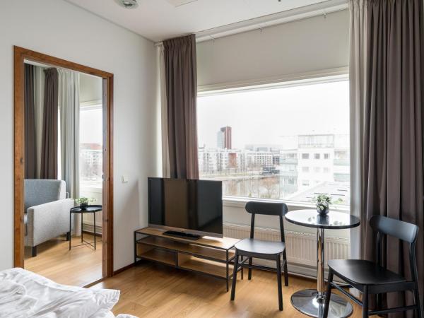 Hiisi Hotel Helsinki Jätkäsaari : photo 9 de la chambre suite junior avec sauna