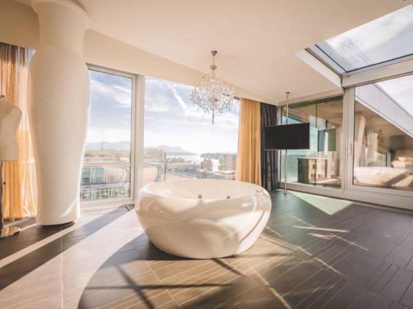 Kameha Grand Bonn : photo 9 de la chambre suite lit king-size avec toit-terrasse