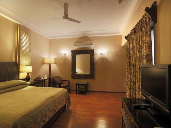 The Ajit Bhawan - A Palace Resort : photo 6 de la chambre deluxe double room- enjoy buffet breakfast, wifi,welcome drink upon arrival, early check in & late check out – subject to availability