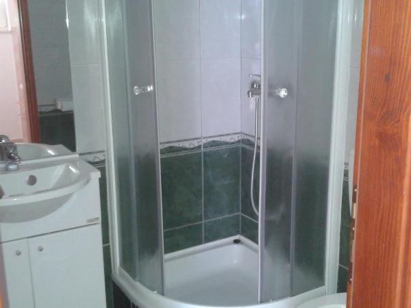 Apartments and rooms with parking space Solaris, Sibenik - 12269 : photo 3 de la chambre studio avec terrasse et vue sur la mer