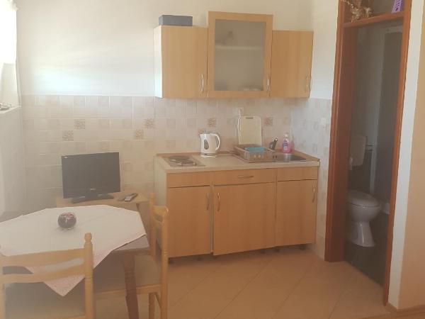 Apartments and rooms with parking space Solaris, Sibenik - 12269 : photo 4 de la chambre studio avec terrasse et vue sur la mer