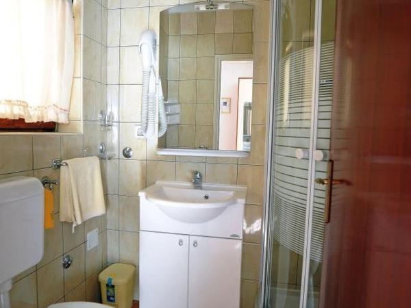 Apartments and rooms with parking space Rabac, Labin - 12368 : photo 3 de la chambre studio avec terrasse et vue sur la mer