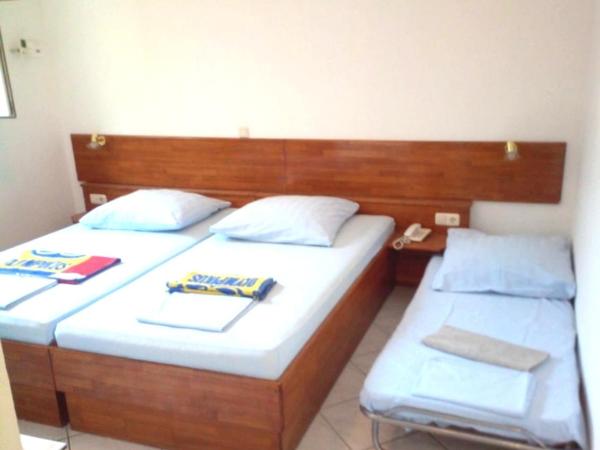 Apartments and rooms by the sea Stanici, Omis - 14782 : photo 1 de la chambre chambre double