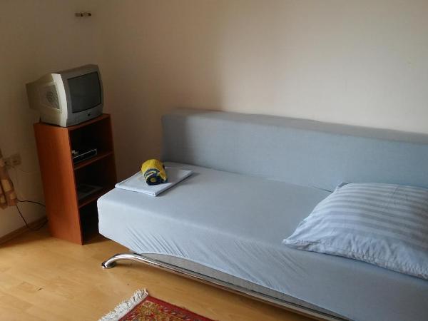 Apartments and rooms by the sea Stanici, Omis - 14782 : photo 1 de la chambre chambre double avec balcon