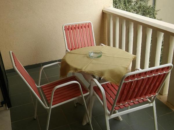 Apartments and rooms by the sea Stanici, Omis - 14782 : photo 5 de la chambre chambre double avec balcon