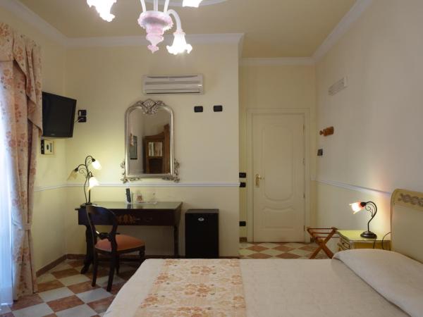 Hotel Trinacria : photo 1 de la chambre chambre triple confort avec douche