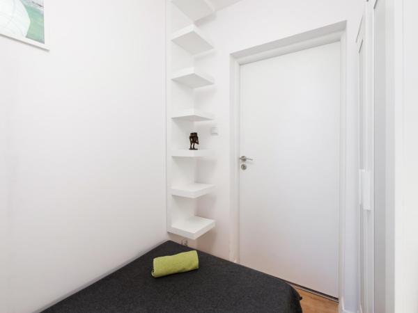 ROOM, Kochanowskiego 32 : photo 10 de la chambre chambre simple avec salle de bains commune