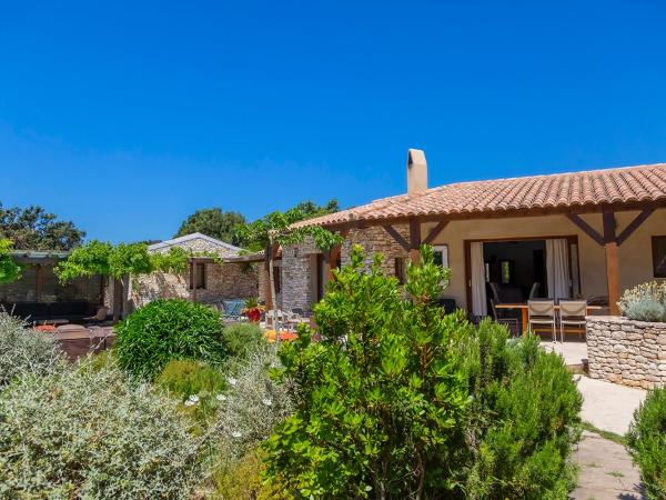Les chambres SoleLuna Bonifacio : photo 5 de la chambre chambre double - vue sur piscine