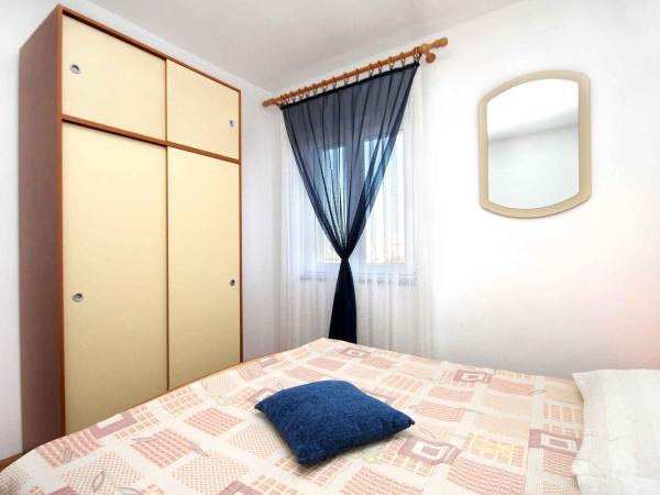 Apartments and rooms with a swimming pool Novalja, Pag - 9334 : photo 4 de la chambre appartement 1 chambre avec terrasse - vue sur mer