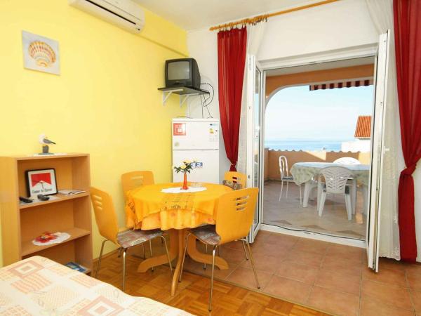 Apartments and rooms with a swimming pool Novalja, Pag - 9334 : photo 6 de la chambre appartement 1 chambre avec terrasse - vue sur mer