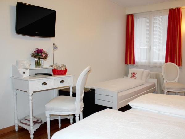 Hotel Weisses Kreuz : photo 2 de la chambre chambre triple