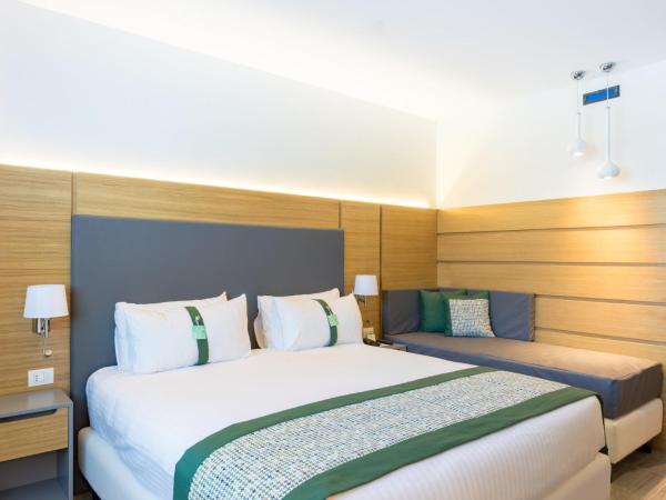 Holiday Inn Naples, an IHG Hotel : photo 7 de la chambre chambre lit king-size premium avec canapé-lit