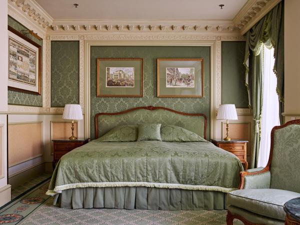 Grand Hotel Wien : photo 1 de la chambre grand room with kingsize-bed and city view