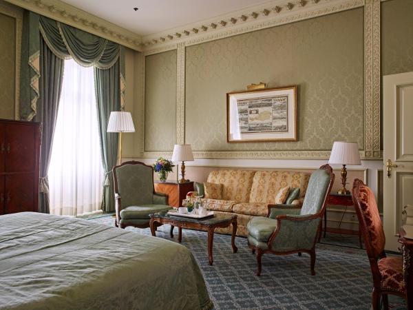Grand Hotel Wien : photo 5 de la chambre grande chambre lit king-size - vue sur boulevard le ring