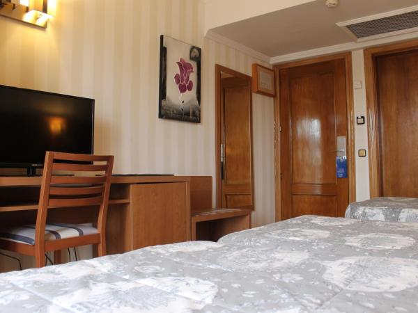 Ramblas Hotel : photo 7 de la chambre chambre double avec lit d'appoint