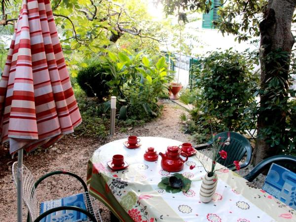 Guest house with garden - Zuvan : photo 4 de la chambre grande chambre double 