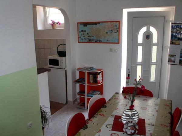 Guest house with garden - Zuvan : photo 5 de la chambre grande chambre double 