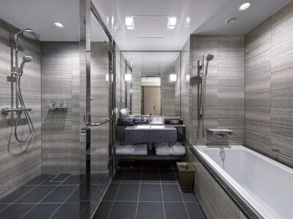 Villa Fontaine Premier Haneda Airport : photo 3 de la chambre chambre lit king-size de luxe - vue sur rivière - non-fumeurs