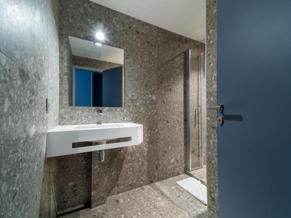 Adveniat Paris : photo 3 de la chambre chambre quadruple classique