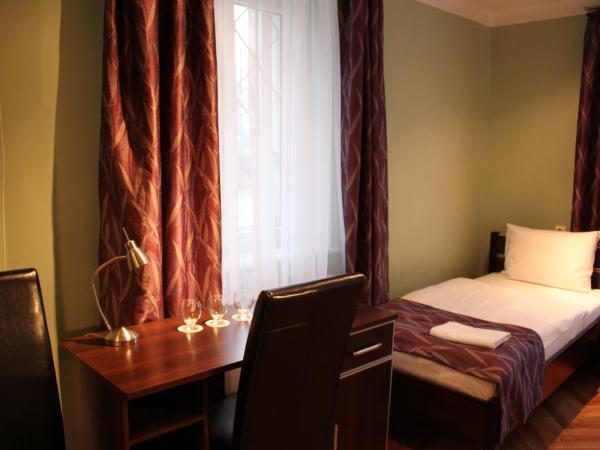 Hostel Biały Dom : photo 3 de la chambre chambre triple basique