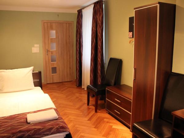 Hostel Biały Dom : photo 4 de la chambre chambre triple basique