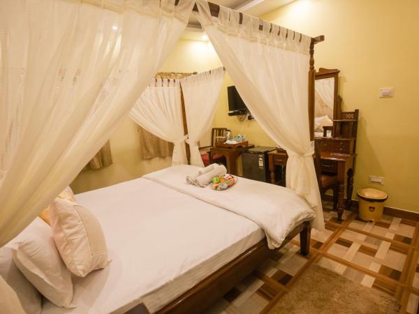 Hotel Cecil : photo 4 de la chambre suite lit king-size avec balcon